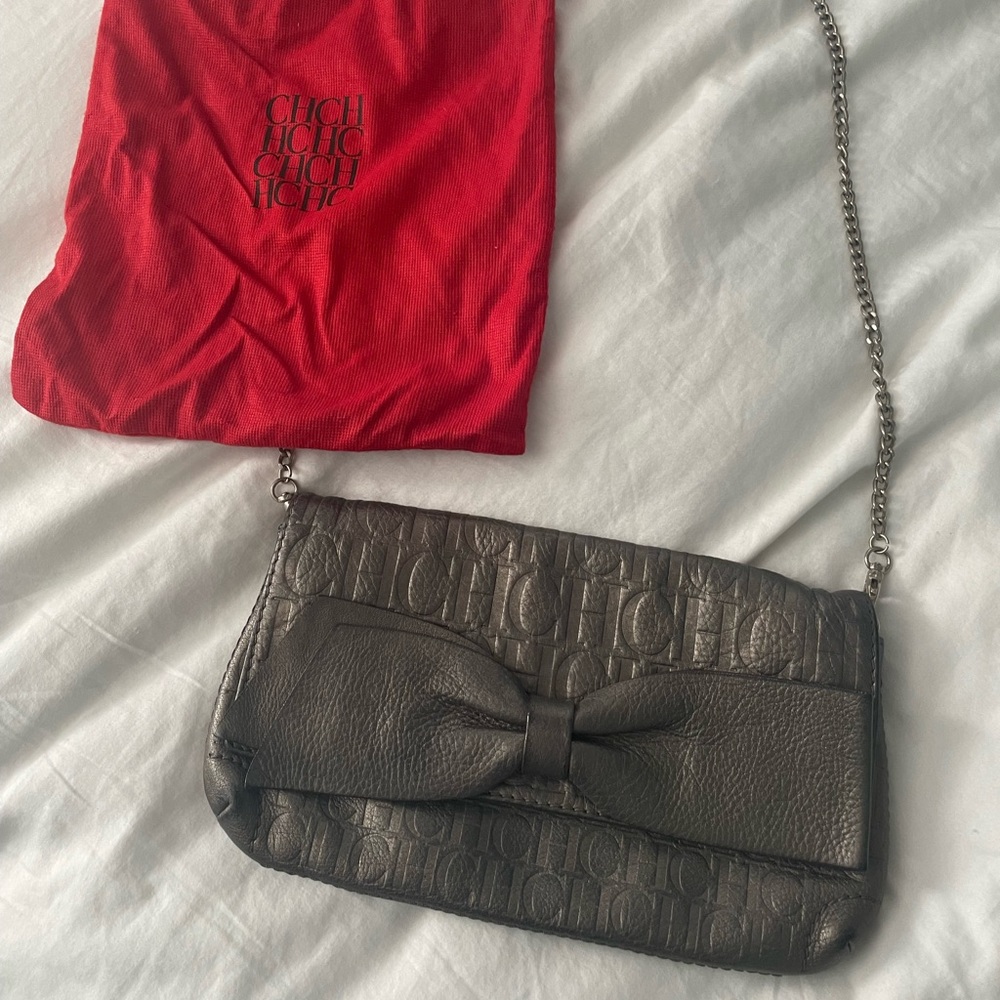 Silver crossbody and shoulder body carolina Herrera bag . Silver Leather bag